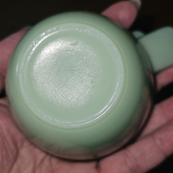 Vintage Jadeite Measuring Cups 1/2 And 1/4 - Picture 7 of 9